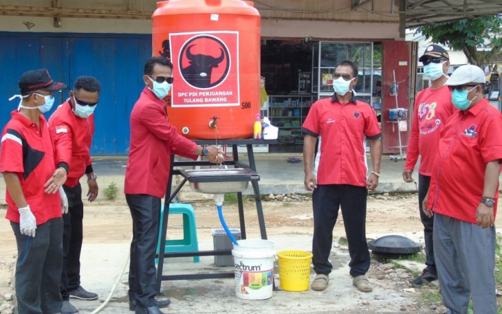 DPC PDI-P Tulang Bawang Berikan 1 Unit Tower Destabel