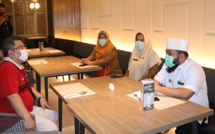 Wali Kota Bengkulu Helmi Hasan Saat Datang ke Hotel Mercure Bengkulu 
