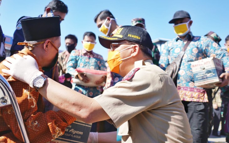 Gubernur salurkan bantuan