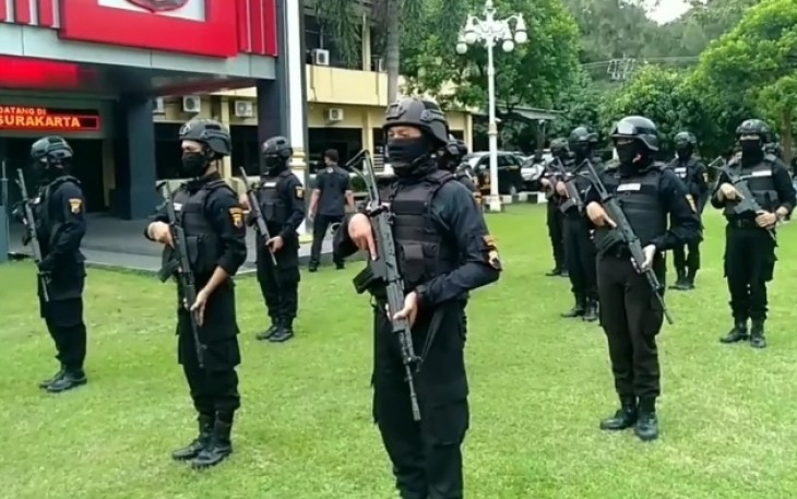 Apel siaga dan pengecekan kesiapan personel Tim Sparta Polresta Surakarta.