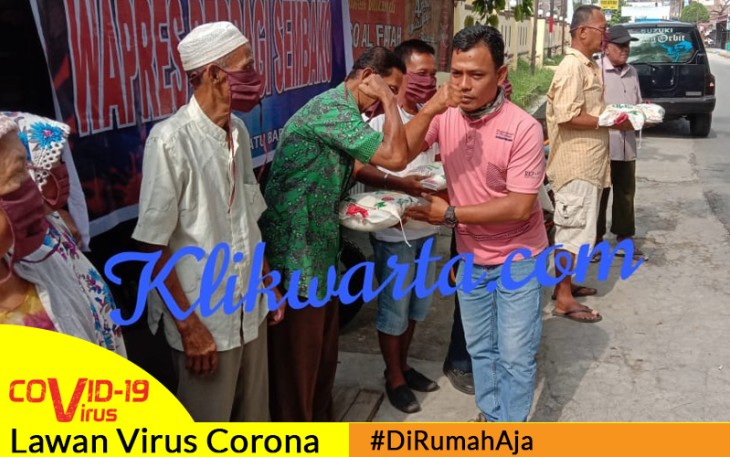 Pembagian beras 