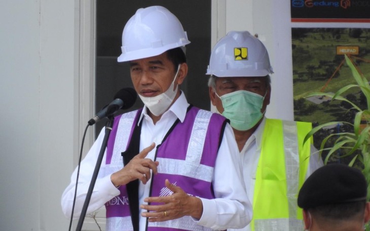Presiden RI Ir. H. Joko Widodo saat berpidato di depan para pejabat yang hadir dalam kunjungan ke RS Khusus Penanganan Covid-19 di Pulau Galang Kota Batam Kepri