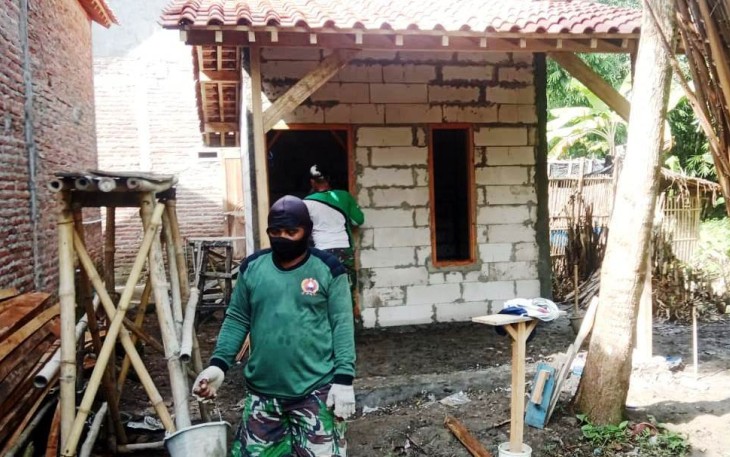 TNI Ganti seluruh Kayu Rumah Wahadi