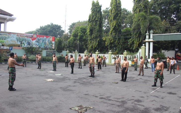 Anggota Kodim Pati berjemur untuk tingkatkan sistem imun