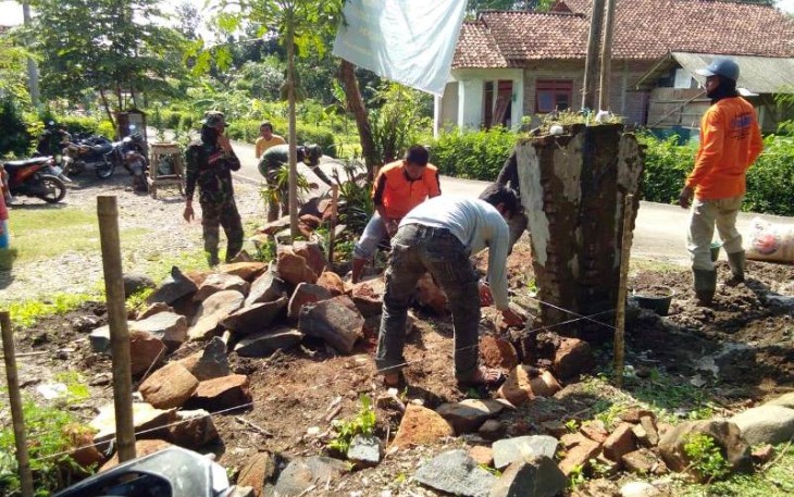 Pembangunan Pos Kamling TMMD Reguler Pekalongan di Dukuh Sutosari Dimulai Kembali