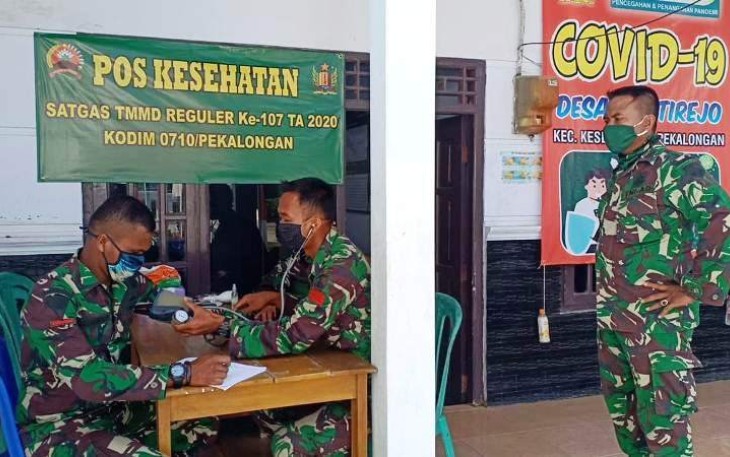 Anggota Satgas TMMD Reguler Pakalongan Juga Diperiksa Suhu Tubuhnya