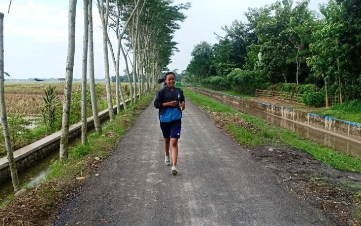 Pemudi Ini Terfasilitasi Jalan TMMD Pekalongan Menuju Cita-citanya Menjadi Kowad