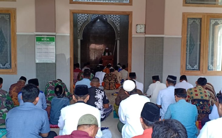 Ibadah Jumat Terakhir Satgas TMMD Reguler Pekalongan di Pantirejo Kesesi