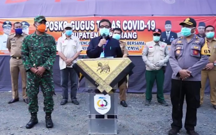 Bupati Kepahiang Hidayattullah Sjahid Saat Melakukan Konferensi Pers 