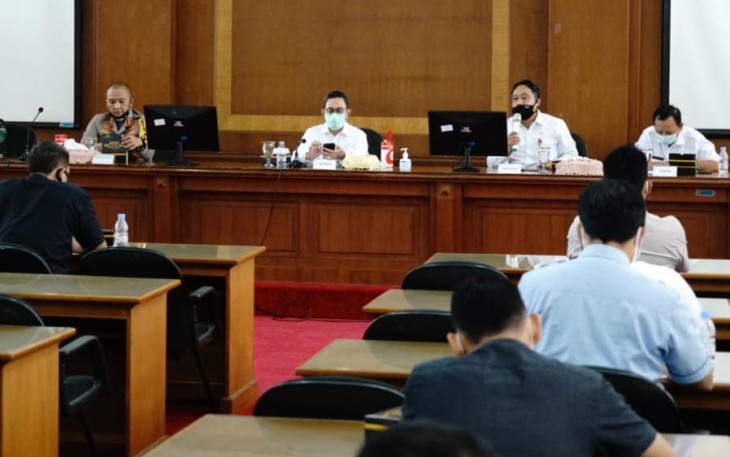 Rapat terbatas Pemkab Pati dengan beberapa pengusaha