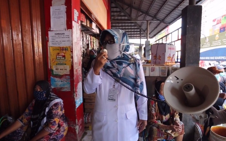 Ketua Gugus Tugas Covid-19 Pemkab Tegal Imbau Warga Pasar Kemantran Patuhi Protokol Kesehatan