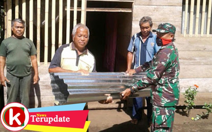 Sertu Northon Majuntu Berikan Bantuan Material Jamban Sehat