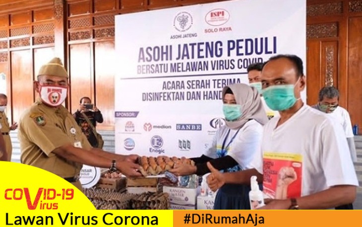 Serah terima sejumlah bantuan dari perwakilan ASOHI Jateng kepada Wali Kota Solo FX Hadi Rudyatmo di Balaikota Solo.