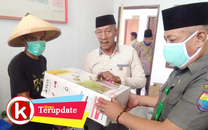 Pemneg Luhu Serahkan Bantuan