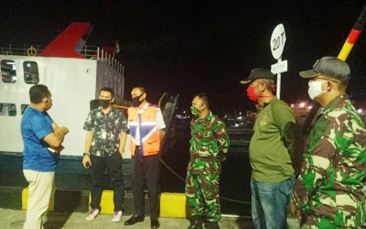 Babinsa Koramil 1310-01/Bitung Tinjau Aktifitas di Pelabuhan Feri Bitung