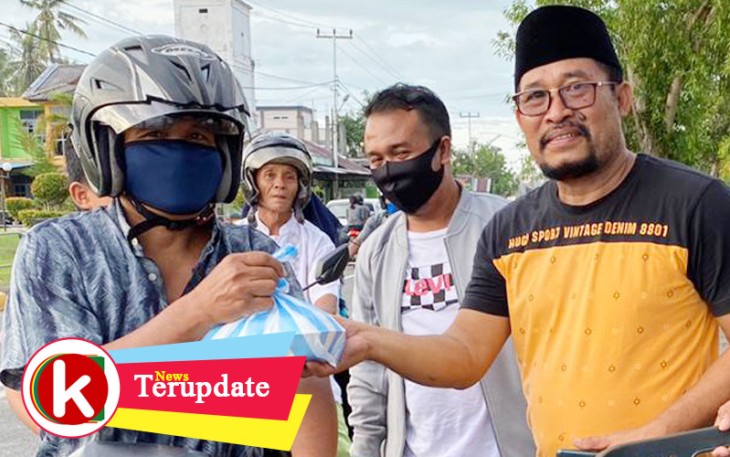 Anggota DPRD Lingga Bagikan 600 Paket Takjil