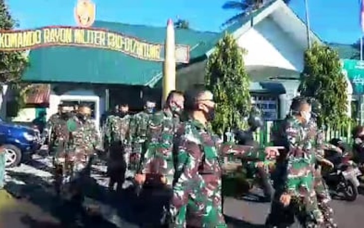 Personel Koramil 1310-01/Bitung Jalan Sehat