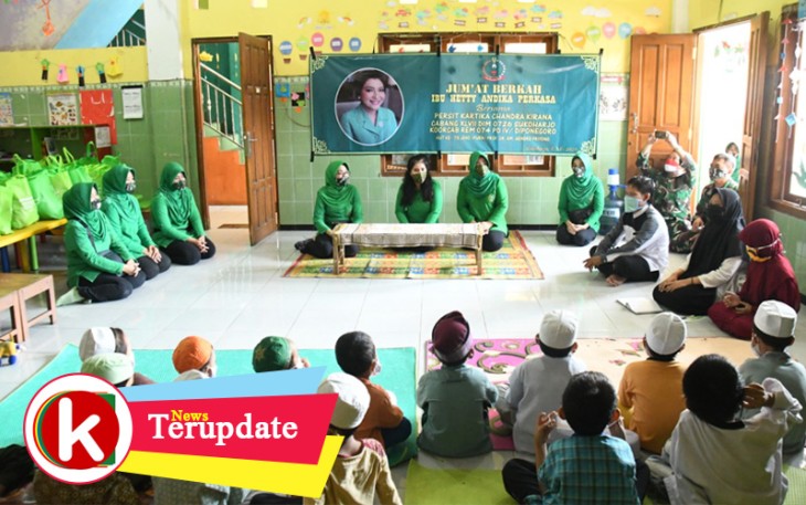 Kegiatan Jumat Berkah Hetty Andika Perkasa bersama Persit Kartika Chandra Kirana (KCK) Koorcab Rem 074 PD IV/Diponegoro. Foto Istimewa