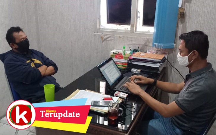 Penyidik saat periksa salah satu oknum pemerasan
