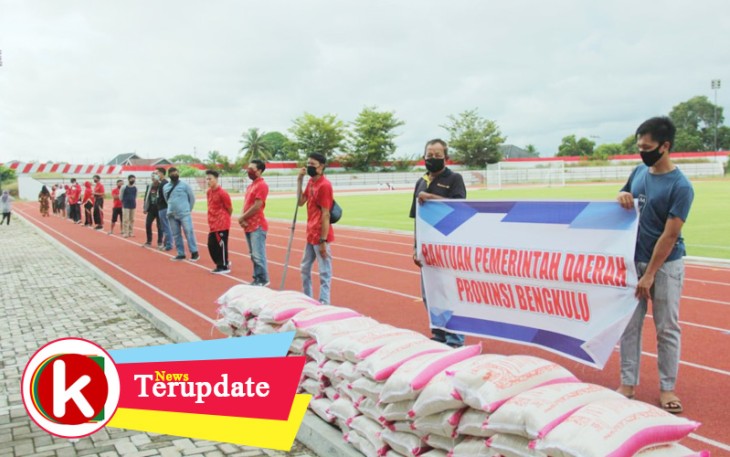 Atlet Disabilitas Terima Bantuan Beras