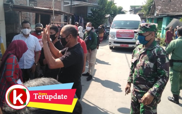 Babinsa Sambut Warganya yang Selesai Dikarantina Selama 14 Hari