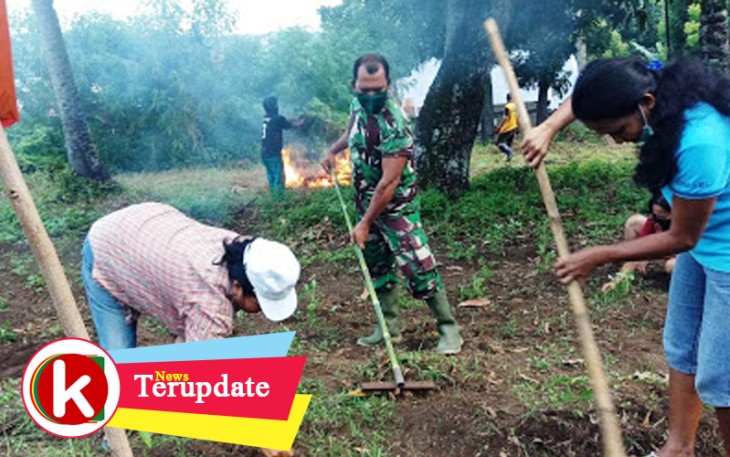 Babinsa Bantu Buka Lahan Kebun