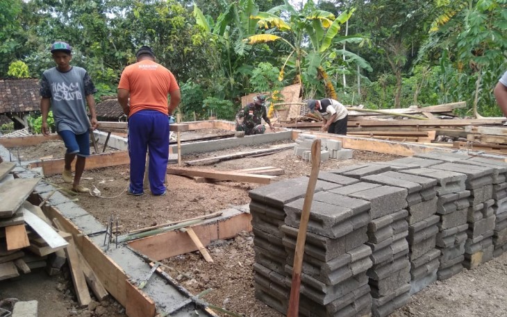 Papan Cor Mulai Dilepas