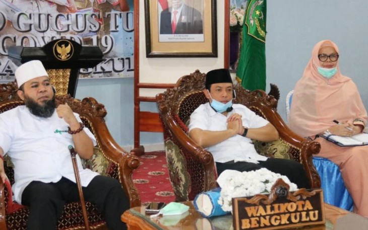 Wali Kota Bengkulu Helmi Hasan Didampingi Wakil Wali Kota Bengkulu Dedy Wahyudi Gelar Rapat Virtual Dengan Kepala Sekolah se-Kota Bengkulu 