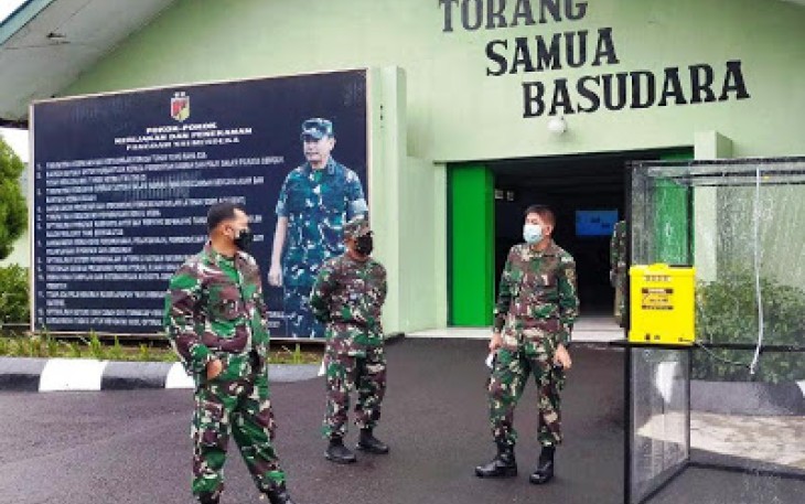 Dandim 1310/Bitung Pantau Langsung Prosedur Protokol Kesehatan Covid-19 Bagi Tamu Dan Anggota Yang Masuk Makodim