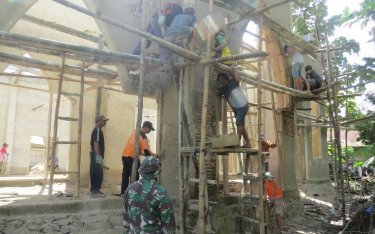 Kades Lamedai Pimpin Pengecoran Masjid Nurul Amin