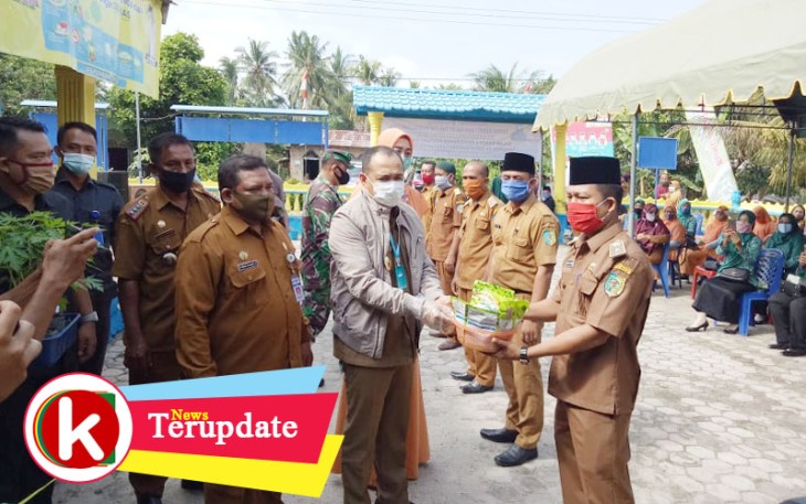 Bupati Batu Bara Bantu Benih Tanaman Sayur di Desa Pematang Kuing