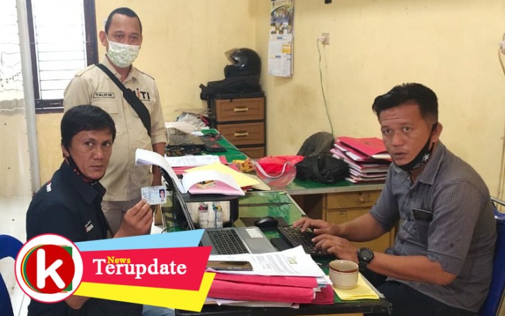 Wartawan MNC TV saat melaporkan akun FB 'RM'