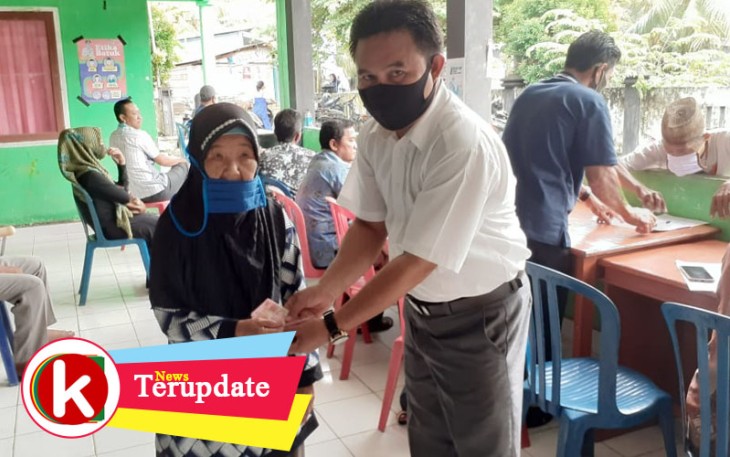 Pemdes Air Periukan Seluma Salurkan BLT-DD Tahap II