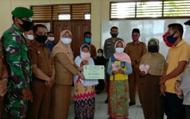 Pemdes Ganting Damai Kampar Bagikan BLT-DD Tahap II