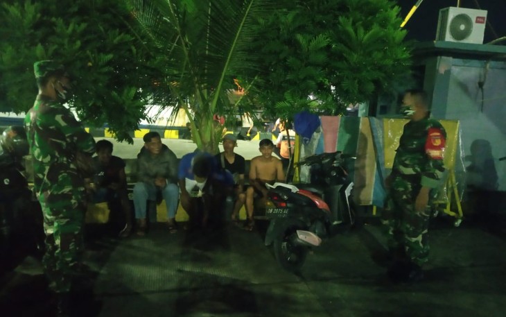 Personil Koramil 1310-01/Bitung dan Polsek Aertembaga Lakukan Giat Patroli Bersama