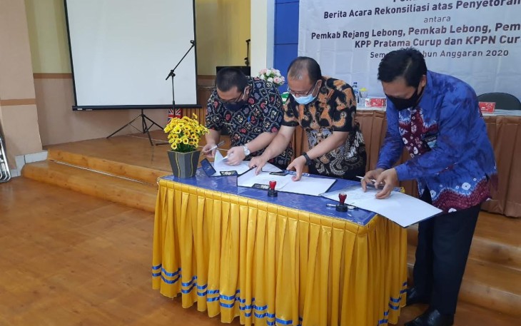 KPPN dan KPP Curup Bersama Pemda Lebong Teken BAR Pajak Pusat Semester I 2020