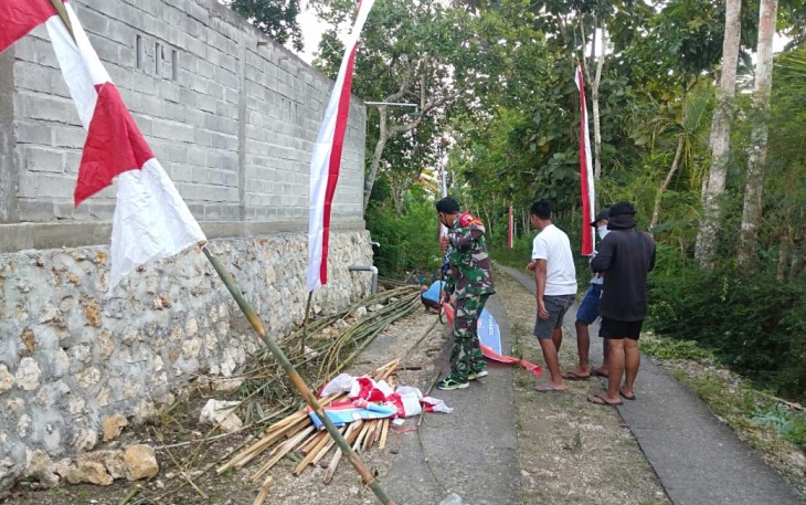 Umbul-Umbul Berkibar di Desa Ngepoh Tulungagung