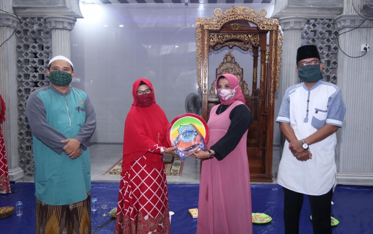 Rahma: Serahkan Bantuan Alat Musik Kompang Kepada BKMT AL-Hussein