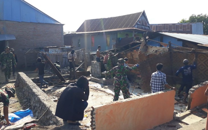 TMMD Ke 108 Kodim 1425/Jeneponto Bedah Rumah, Warga Tak Lagi Tidur Berlantai Tanah