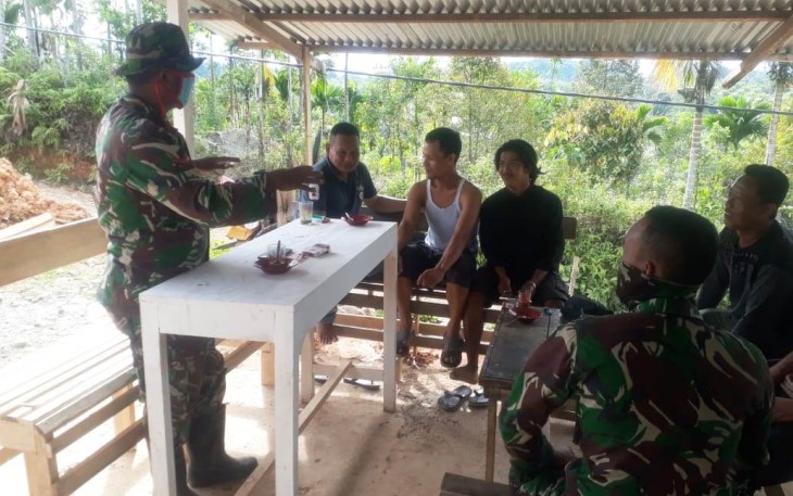 Satgas TMMD Kodim Aceh Barat Bangun Silaturrahmi Dengan Warga Sekaligus Sosialisasikan Covid-19
