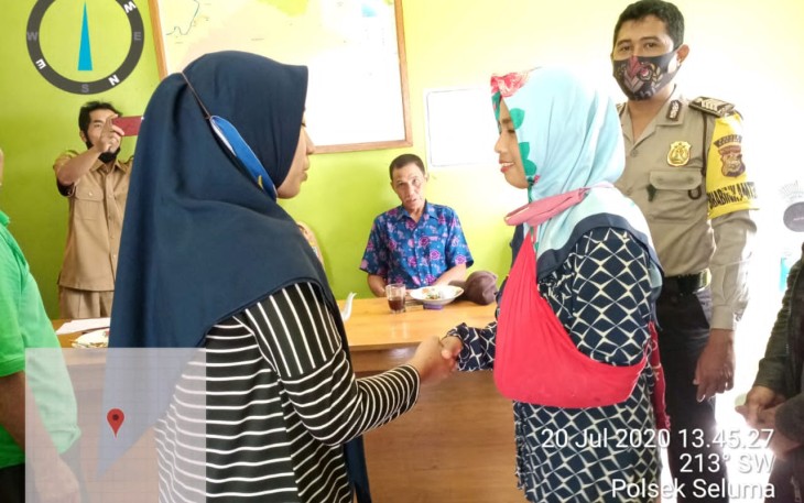 Bhabinkamtibmas Polsek Seluma Damaikan Warganya Berselisih yang Berujung Penganiayaan