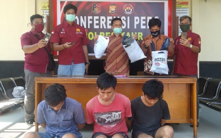 Tersangka saat diamankan