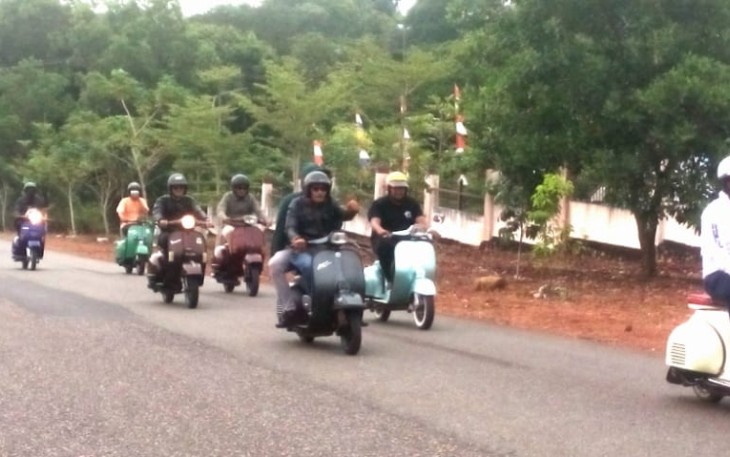 Bupati Bintan Touring dan Bagikan Ratusan Paket Sembako pada Masyarakat