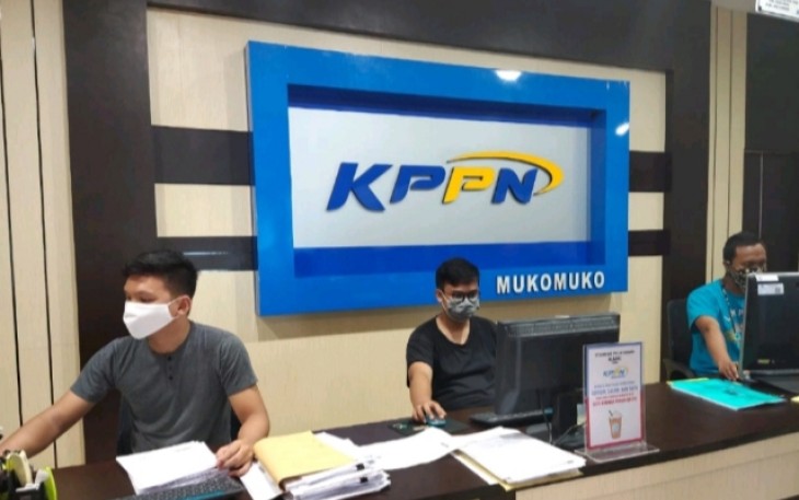 Pegawai KPPN Mukomuko tetap melayani meski di hari libur