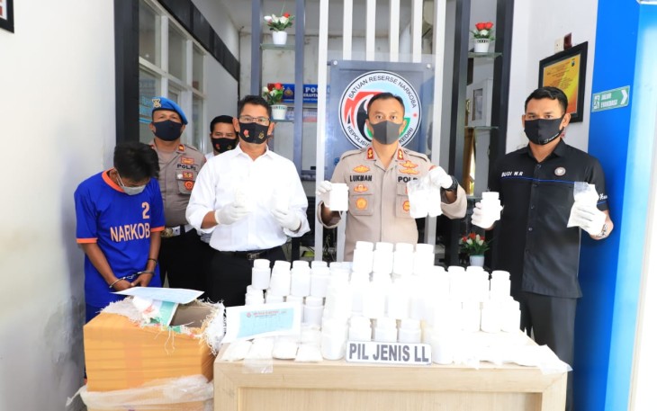 Kapolres kediri saat rilis