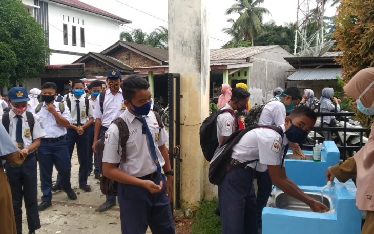 Siswa dan guru salah satu sekolah di Aceh Singkil.