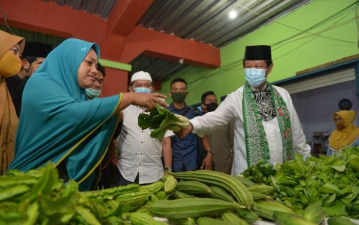Isdianto saat sambangi warga
