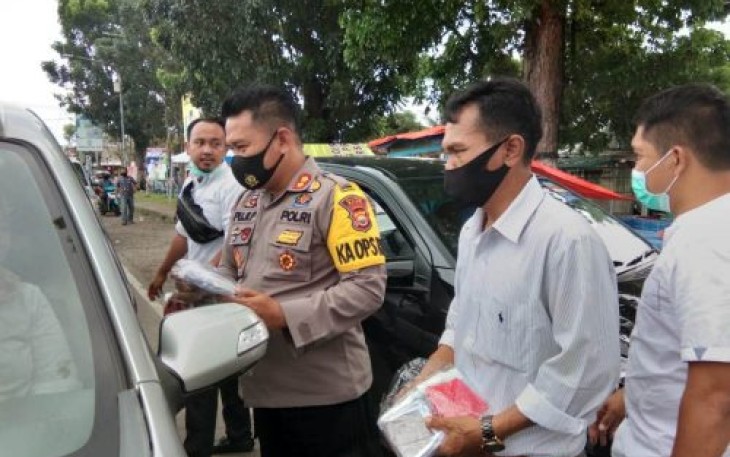 Polres Kaur Bagikan 20 Ribu Masker
