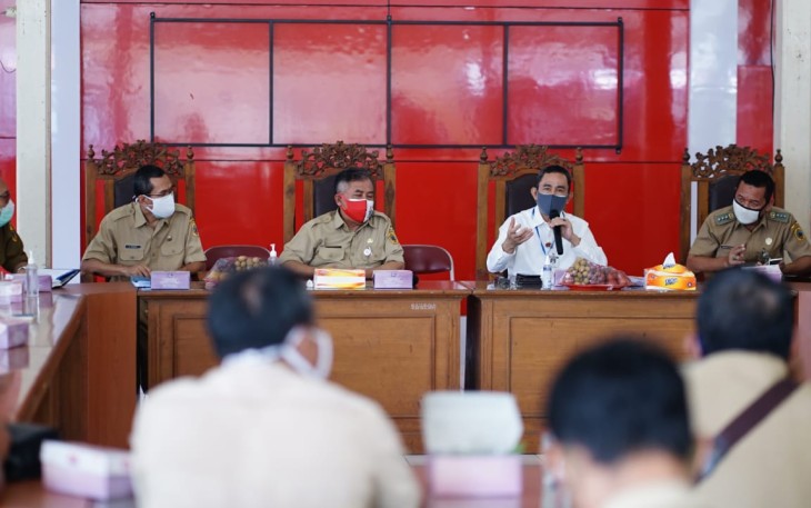 Haryanto ketika sosialisaikan Perbup di Pendopo Kecamatan Juwana