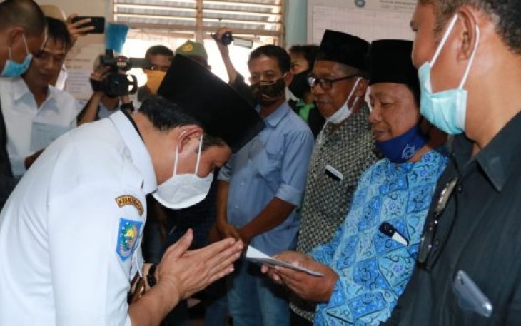 Wakil Wali Kota Bengkulu Dedy Wahyudi Bagikan Bantuan Operasional 